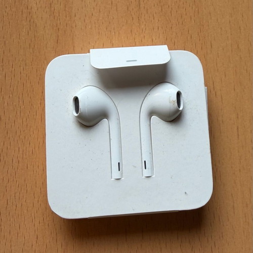 Apple EarPods with Lightning connector new