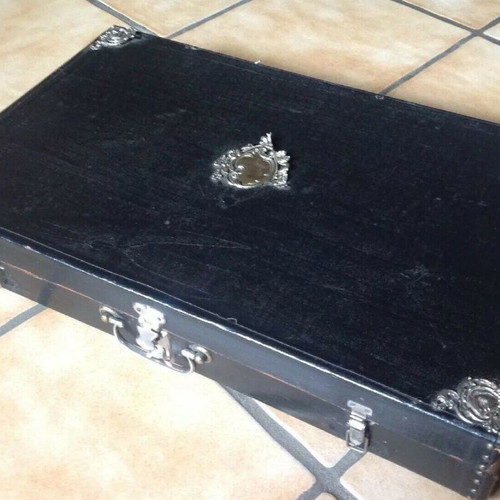 Santouri used from 1940 with 39 strings and carrying case