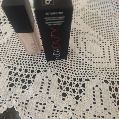 HUDA BEAUTY Concealer new, shade Marshmello
