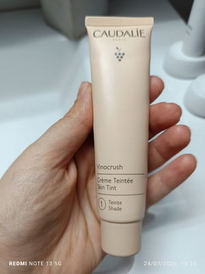 Caudalie Vinocrush Skin Tint face cream used