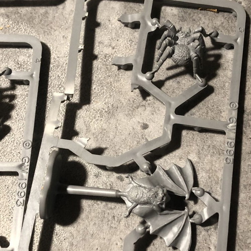 Warhammer Fantasy 90s bats and spiders on original sprue