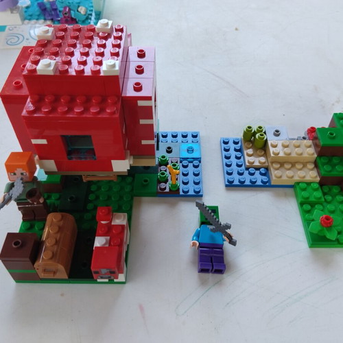 Lego Minecraft 21179 The Mushroom House & 21177 The Creeper Ambush set