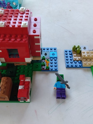 Lego Minecraft 21179 The Mushroom House & 21177 The Creeper Ambush set