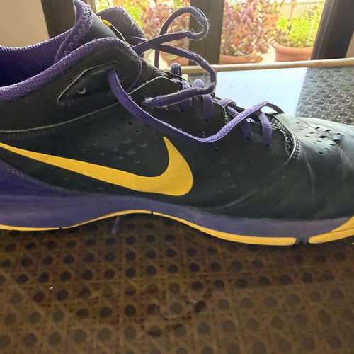 Nike basketball shoes used, size 45, black and yellow