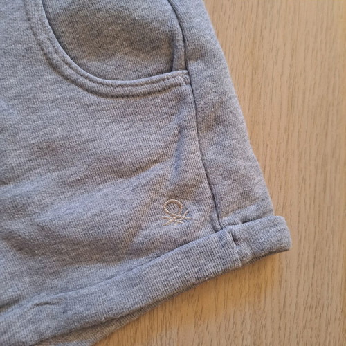 Benneton shorts 7-8 years 130cm like new, grey