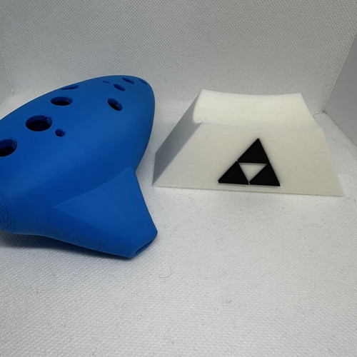 Ocarina Legend of Zelda like new, 15cm with stand