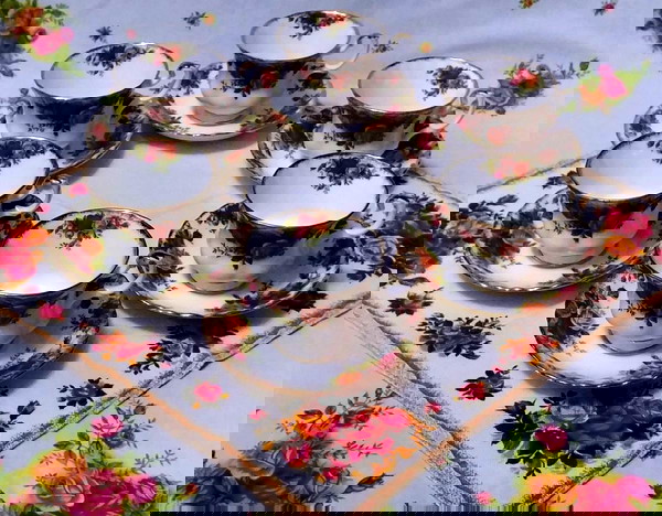 set 6 flitzania tsagiou/gallikou me 6 piatakia tous Royal Albert "old country roses" bone china England 1962-1973