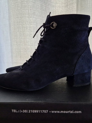 Blue suede Mourtzi ankle boots no.39 like new with low heel