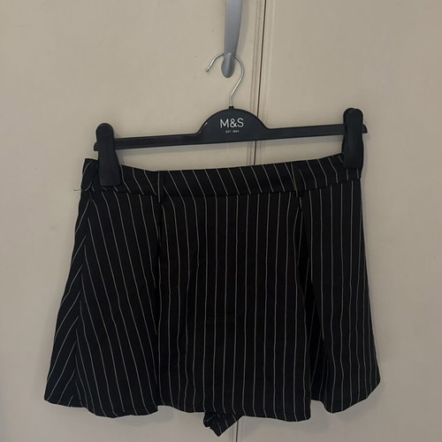 Shein black striped skirt-shorts like new