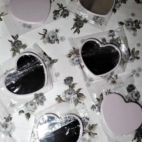 Heart-shaped mirror set of 6 new