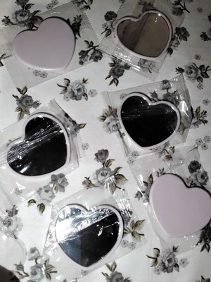 Heart-shaped mirror set of 6 new