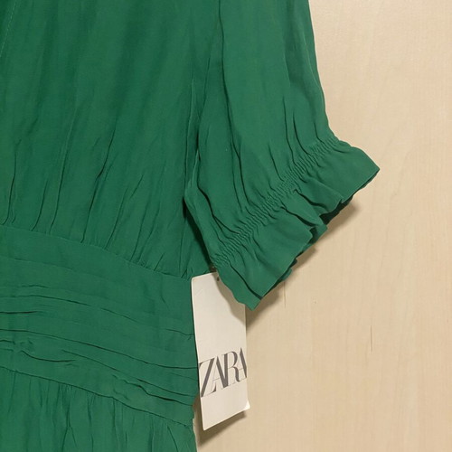 Zara dress new, green viscose midi with buttons and elastic sleeves