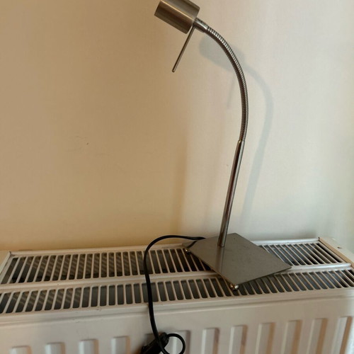 Desk style lamp like new, needs bulb