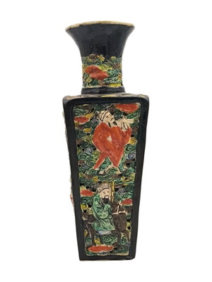 Chinese Porcelain Famille Noire Vase like new, Qing Dynasty