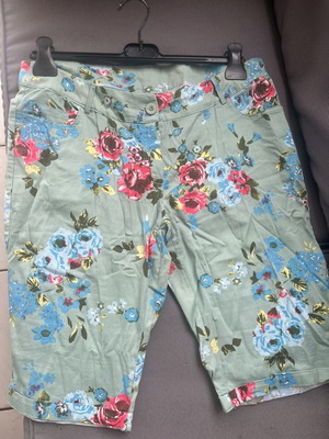 Women's cotton bermuda shorts large mint floral like new