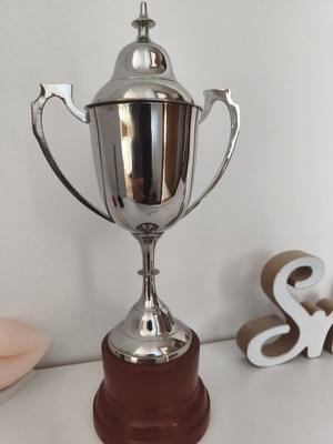 Metal collectible trophy from the 70s like new