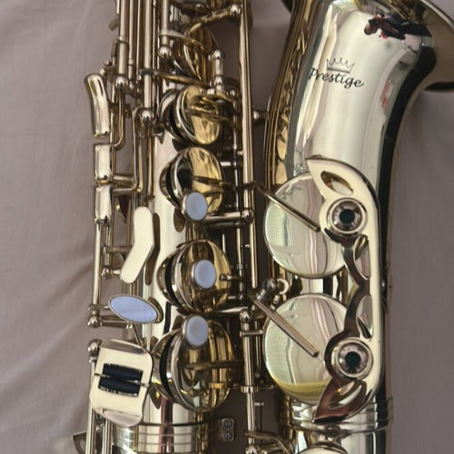 Alto saxophone Prestige like new with cleaning set and hard case