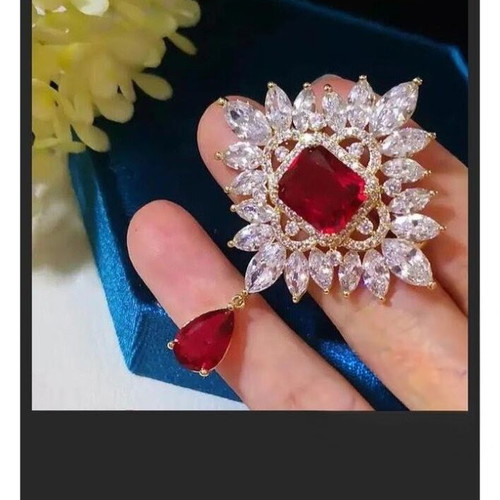 Barocco Rosso brooch new with sparkling zircon and red stone