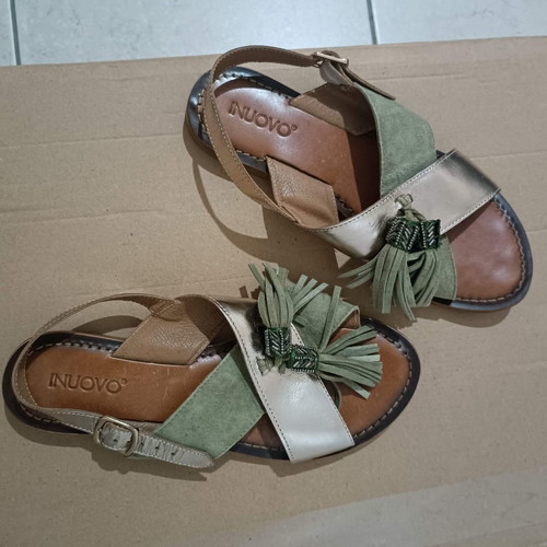 Inuovo green and gold sandal size 39 like new