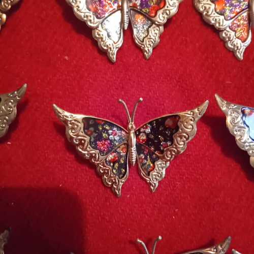 Vintage butterfly brooches like new, colorful