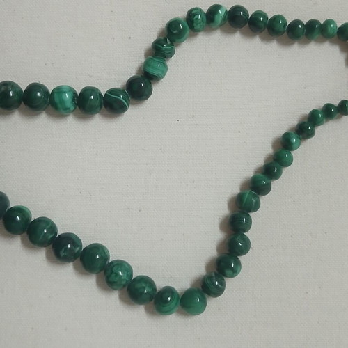 Vintage necklace with malachite semiprecious stones, like new