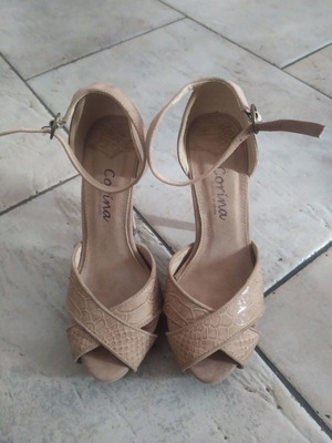 Γόβες μπεζ suede μεταχειρισμένες με croco σχέδιο στο χιαστί