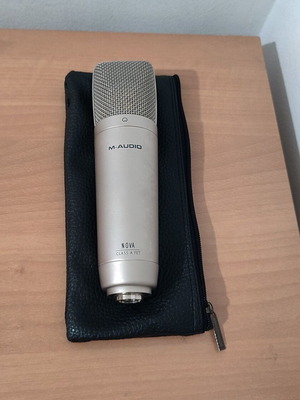 M-Audio Nova microphone with case