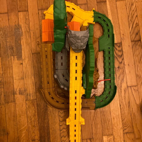 Thomas dragon with elevator used for Thomas