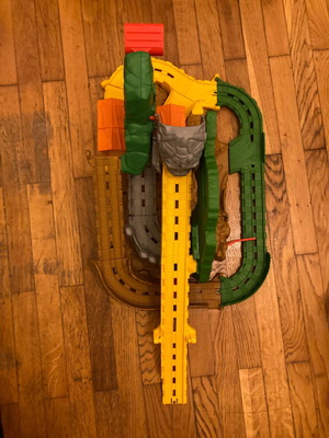 Thomas dragon with elevator used for Thomas