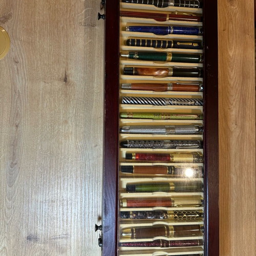 DeAgostini collectible wooden case with 33 new fountain pens