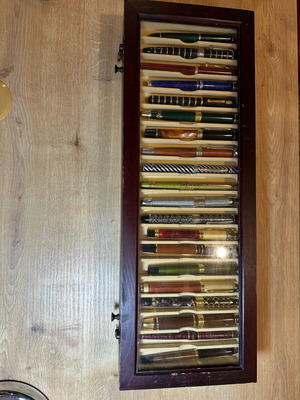 DeAgostini collectible wooden case with 33 new fountain pens