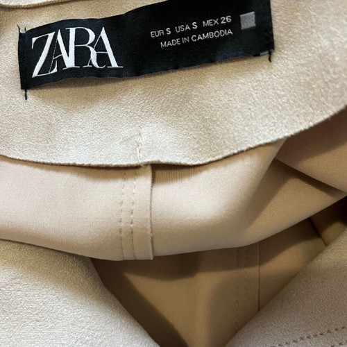 Sleeveless beige Zara coat size S like new