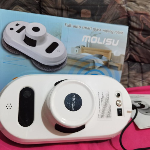 Window cleaning robot used with 12 microfiber cloths and remote control