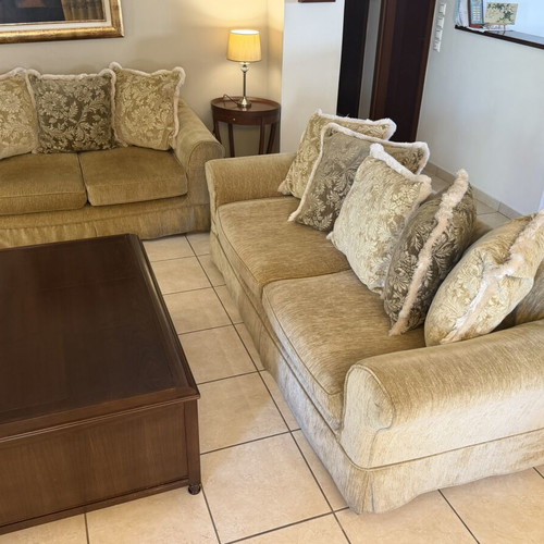 Oval solid wood coffee table with drawer