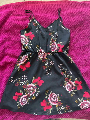 Φόρεμα floral Shein μέγεθος M σαν καινούργιο, μαύρο και ροζ