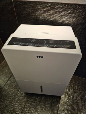 Dehumidifier with compressor TCL 25E like new, for 120 m²