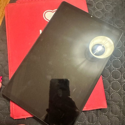 Lenovo tablet with 10’’ screen, almost new