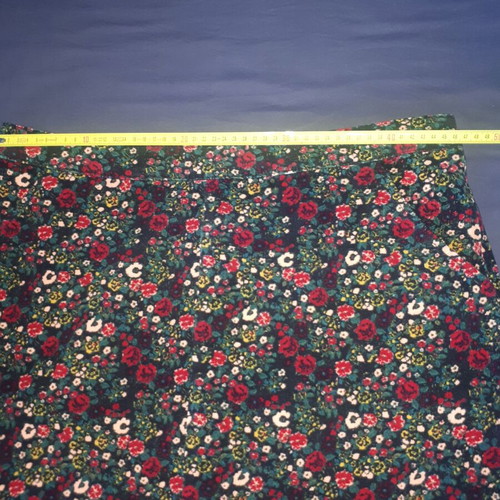 Corduroy floral skirt size large like new, cotton with pockets