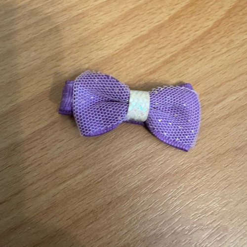 Hair clips for girls in 4 different colors like new