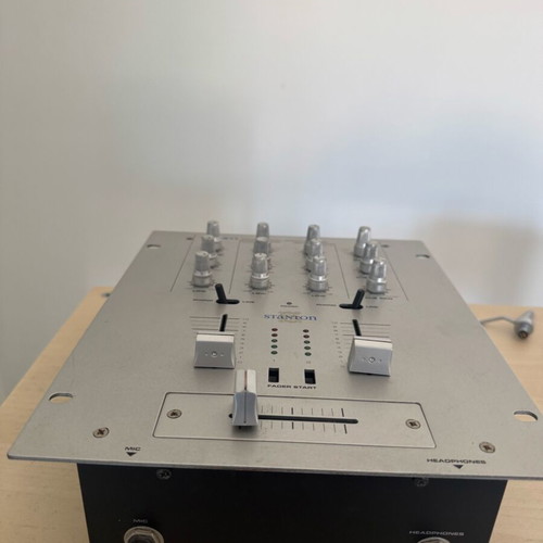 DJ mixer Stanton SMX-211 used without power supply