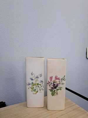 Vintage ceramic wall pockets with floral design used, pair