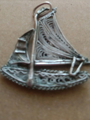 Silver Gianniotiko pendant like new with delicate design 3.5x3cm
