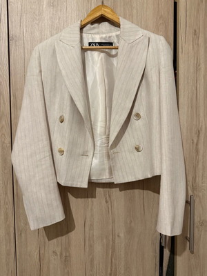 Zara crop beige jacket XS like new