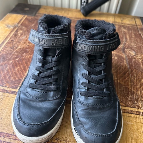 H&M boys winter boots size 33 like new, black