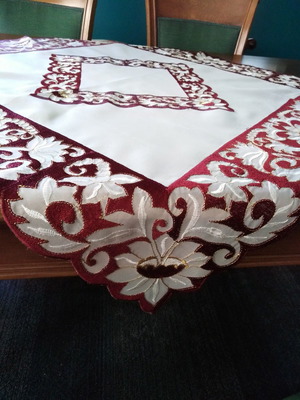 Tablecloth set in silk organza with burgundy embroidery and gold thread new