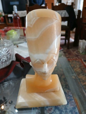 Αντίκα προτομή Νεφερτίτης μεταχειρισμένη από όνυχα