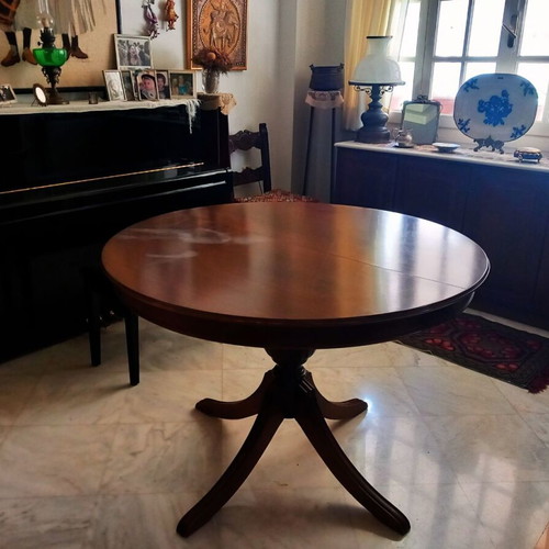 Dining set used, round table with 6 chairs and extension