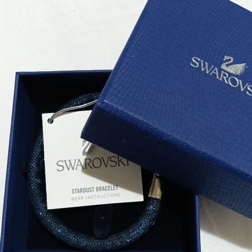Swarovski Stardust bracelet with blue crystals and silver magnetic clasp