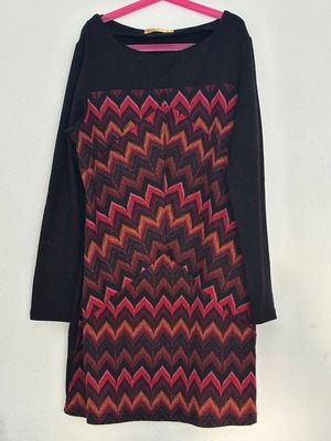 ZARINA dress with geometric zigzag pattern, size M, used