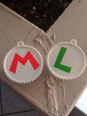 Super Mario & Luigi Kinder hanging toy used, pack of 2